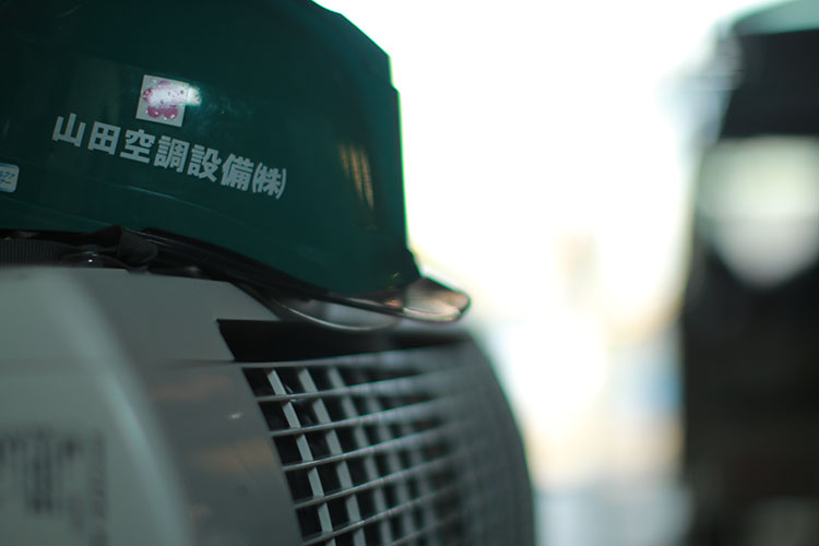 山田空調設備株式会社のヘルメット
